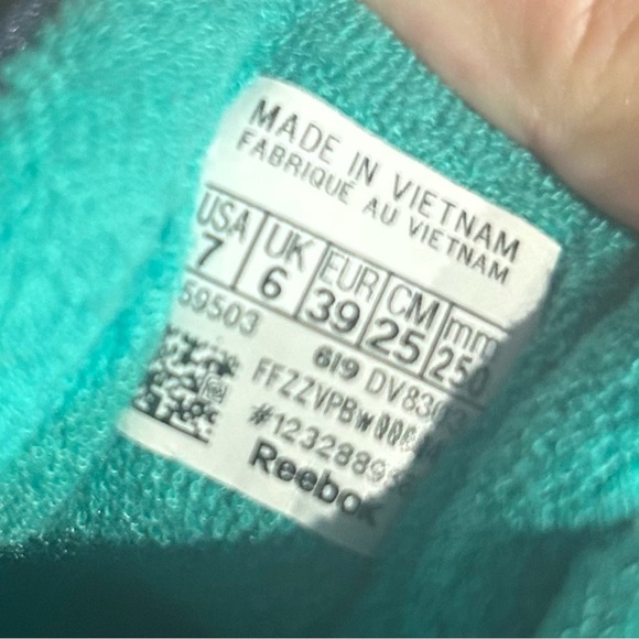 Reebok size 7 colorful shoes - Picture 4 of 4